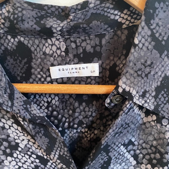 EQUIPMENT Charcoal/Silver Python Button-Up Blouse - Picture 5 of 6